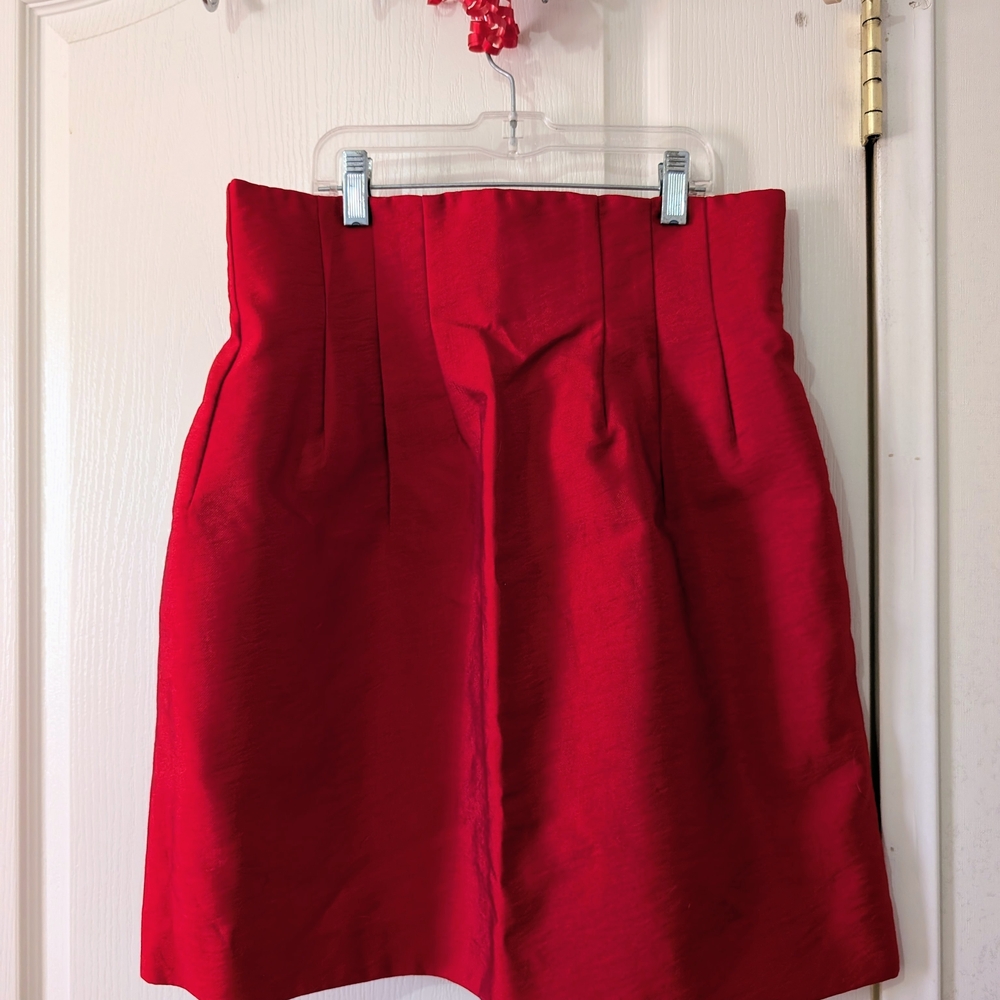 H&M Red 💋 Strawberry Skirt. ❤️🥰  Beautiful Shade of Red.